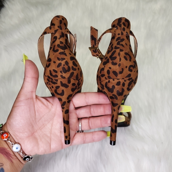 Madden Sexy Girl Heels - Picture 2 of 9